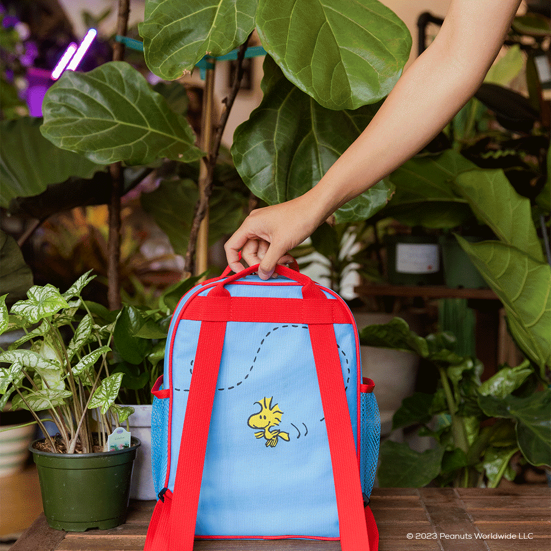 snoopy-mini-convertible-backpack-cooler-d5 Peanuts_Part_2_NATIVE_PDP_Backpack.gif